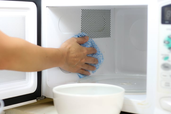 How to clean dirty places in kitchen