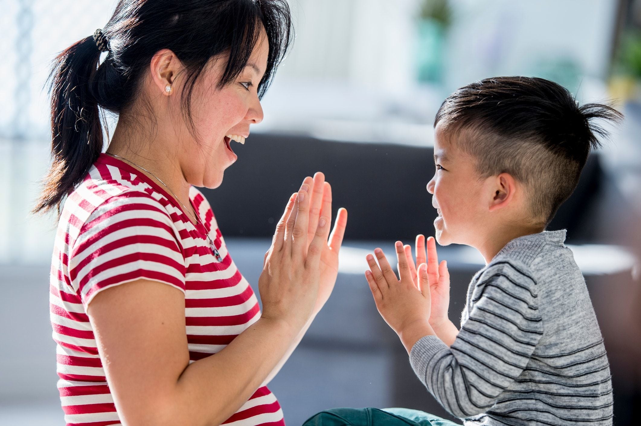 8 Easy Games for Kids You Can Play With Just Your Hands 