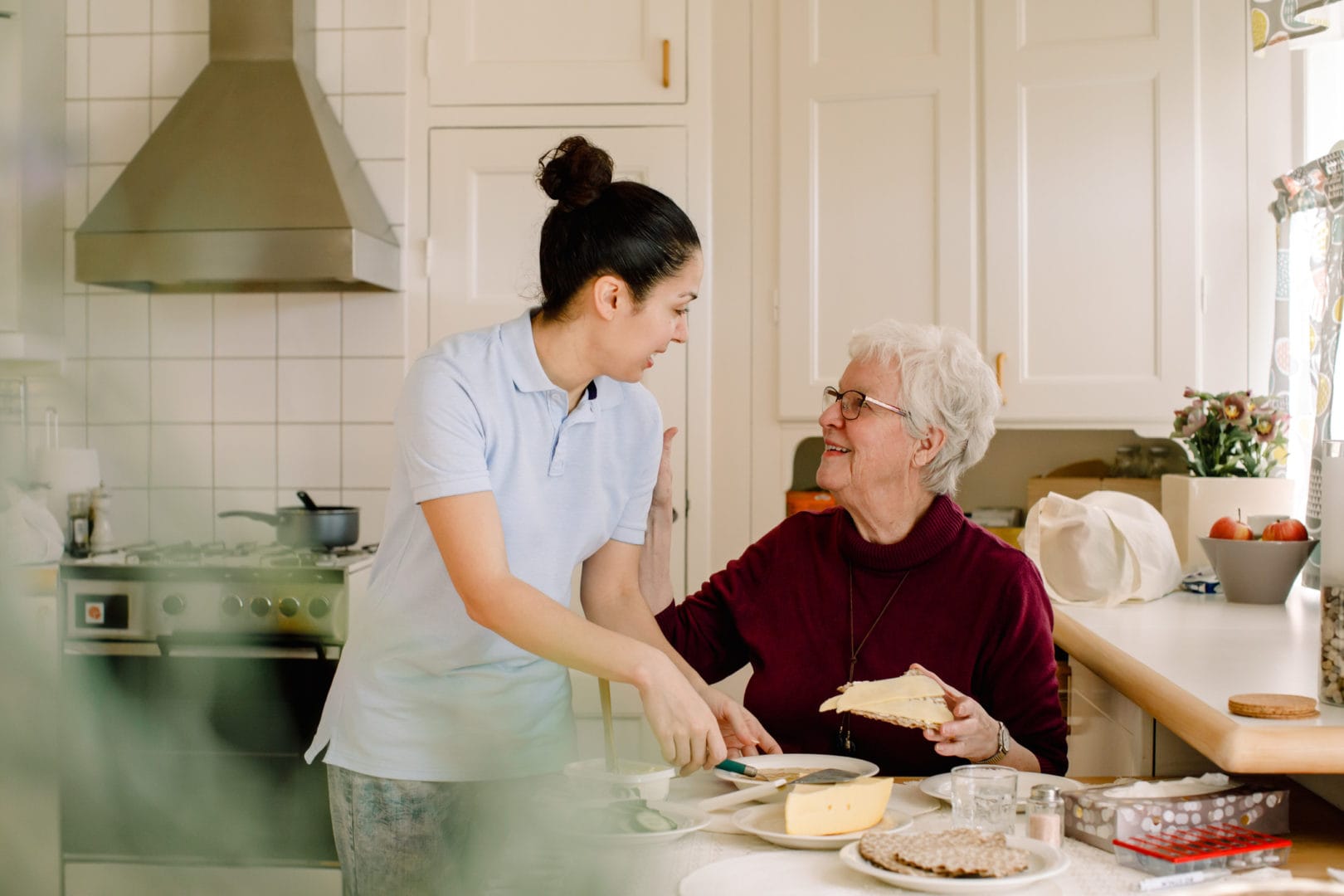 Daily senior caregiver checklist: What to include and why it’s a game-changer