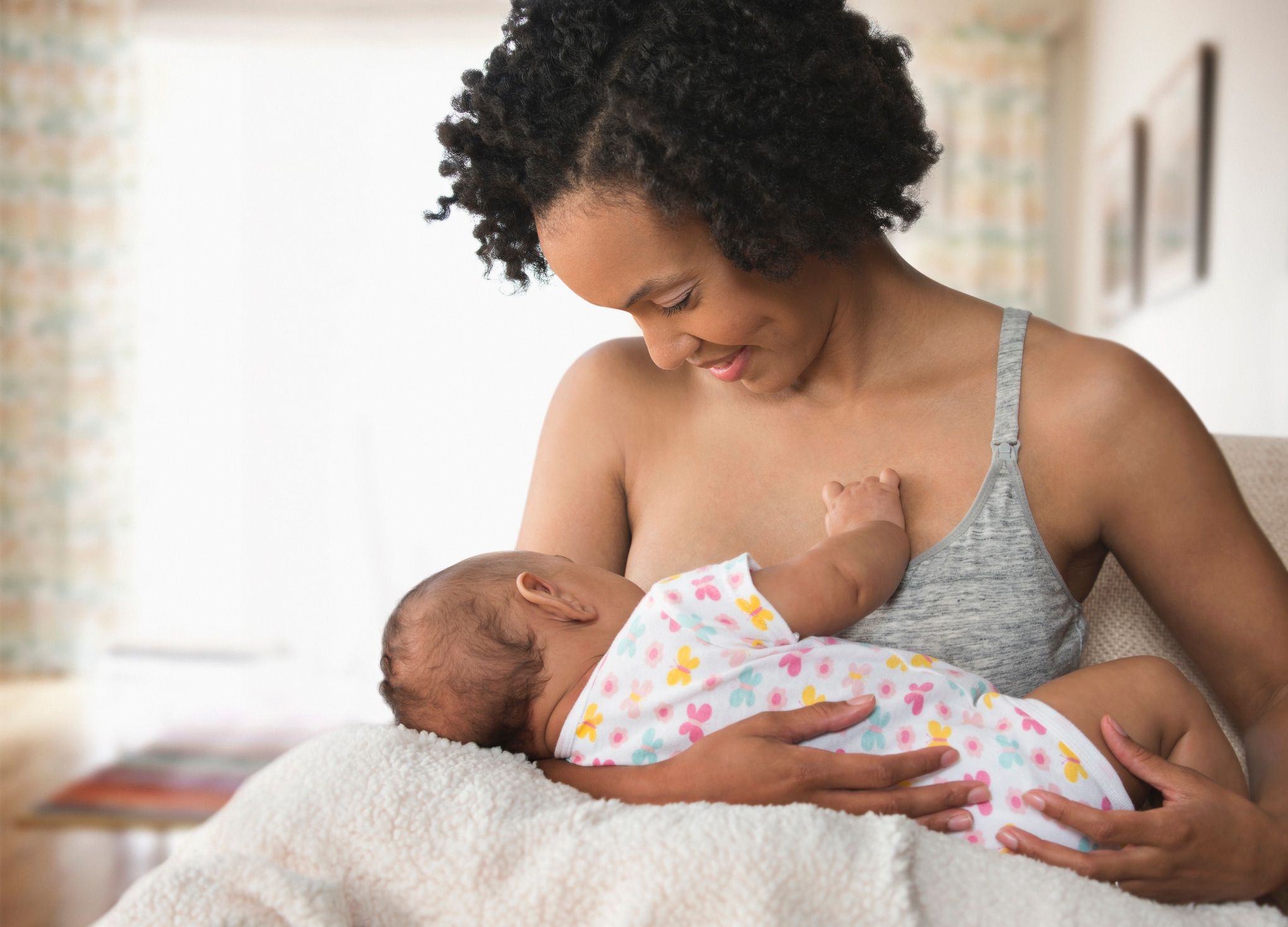 When (and How!) Do You Stop Breastfeeding? Experts & Mamas Weigh In