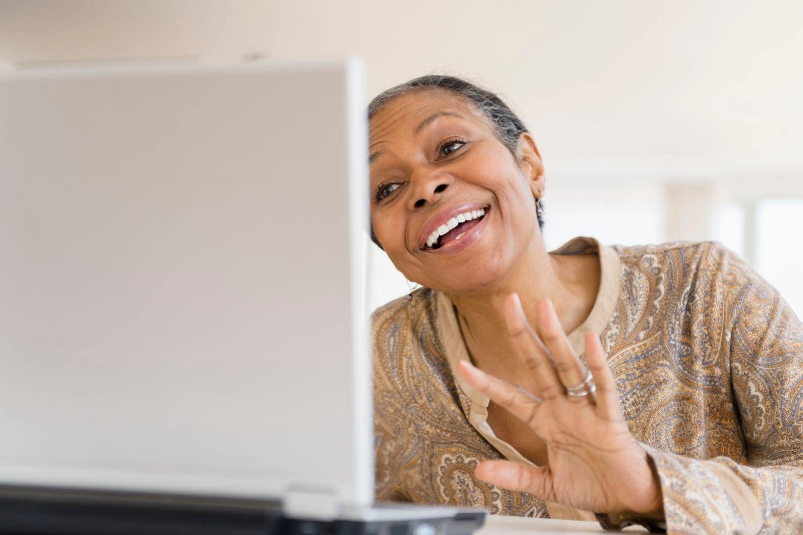 Online Dating for Seniors: Safety Tips for Older Adults & Caregivers