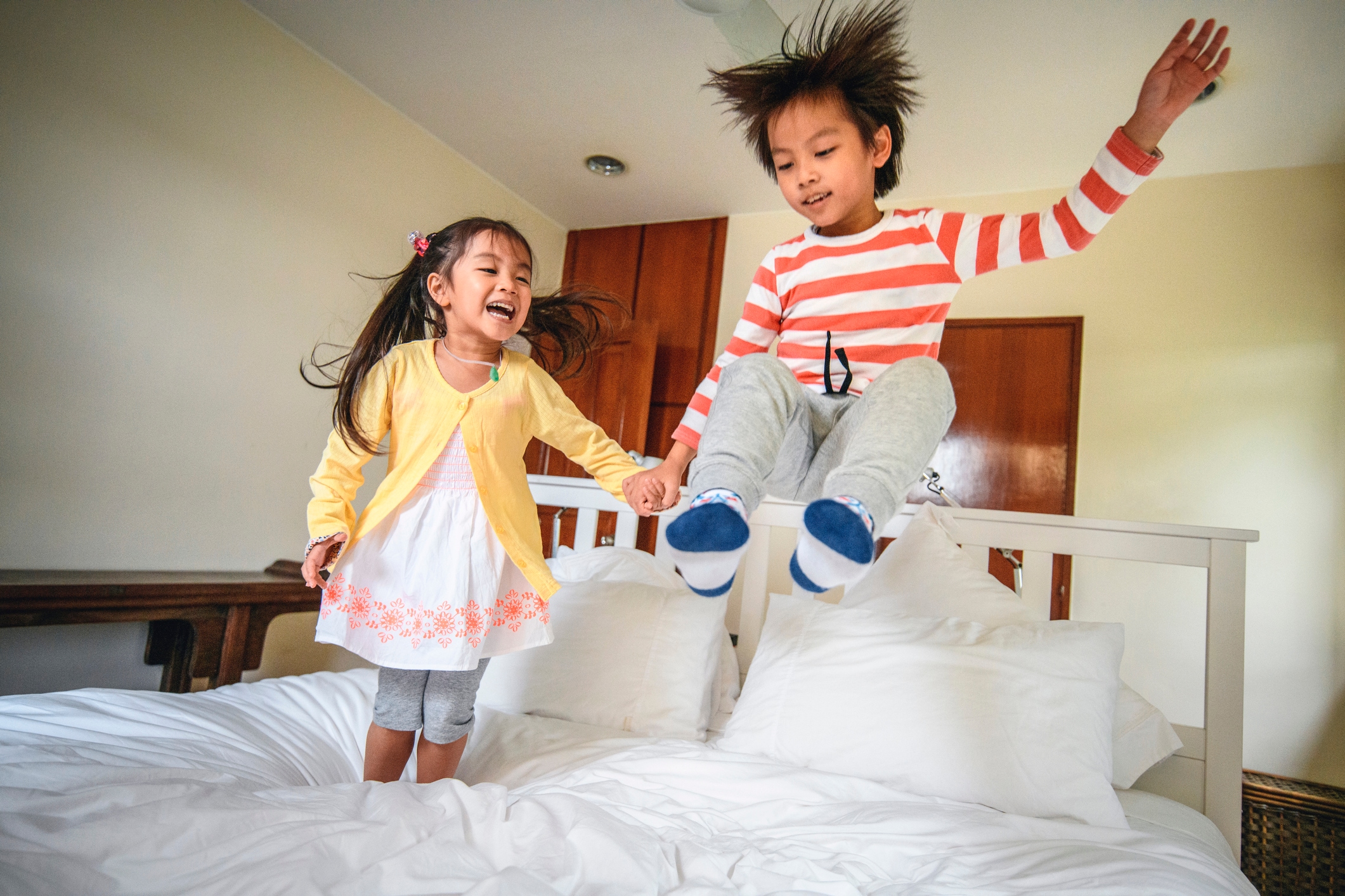 ‘Calmhousing’ and other genius play tips for stir-crazy kids