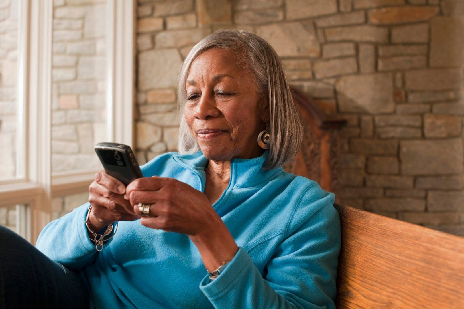 6 Gadgets to Help Seniors Stay In Touch