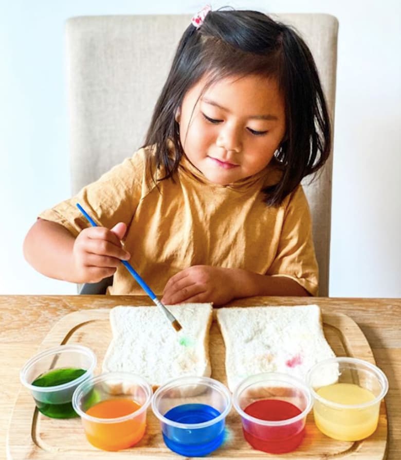 Making rainbow toast is a fun after-school activity for kids