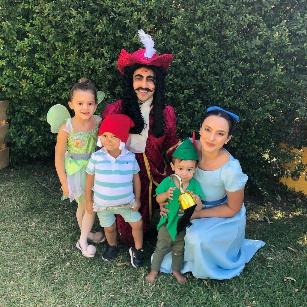Easy do it yourself costumes for family of 5