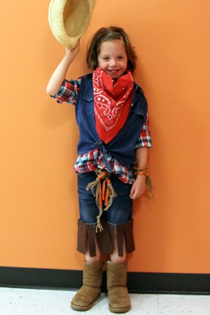 Easy DIY Halloween Ideas: Cowgirl