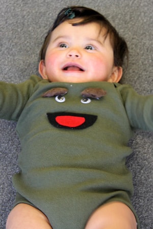 Easy Halloween Costume for an Infant: Oscar the Grouch