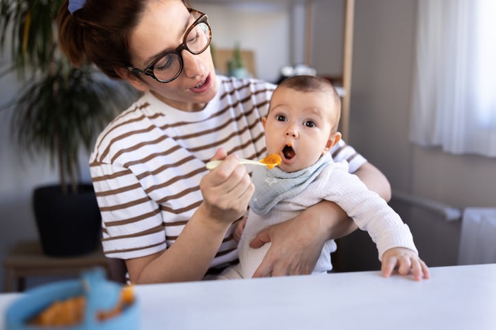 Stage 1 baby food: How to know when to start solids