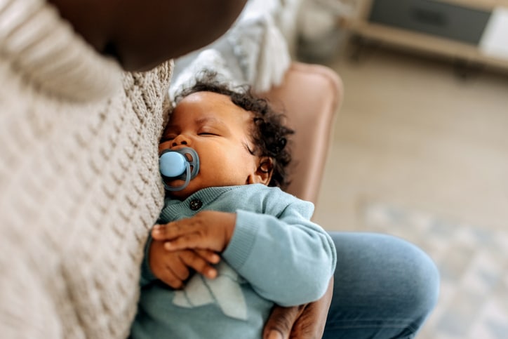 Can babies sleep on their side? Tips for safer sleep