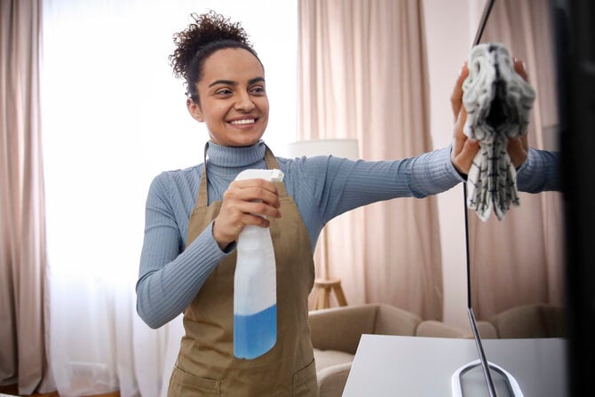 How much to tip a house cleaner, cleaning service or housekeeper