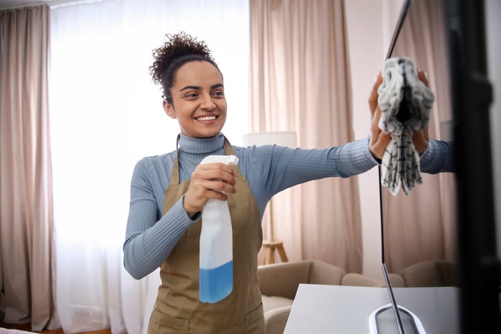 How much to tip a house cleaner, cleaning service or housekeeper