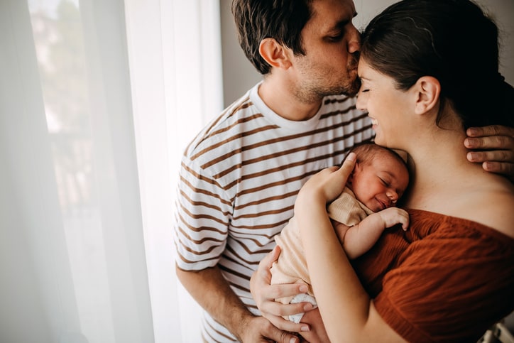 Paternity leave: The must-knows, according to experts