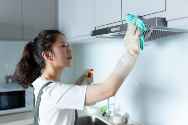 The complete move-out cleaning checklist: What to clean and how