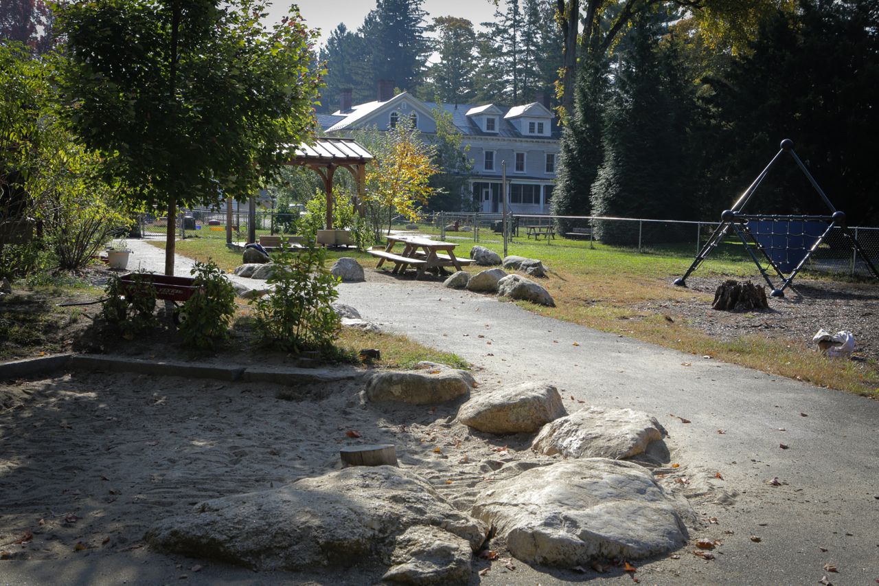 Smith College Center For Early Childhood Education At Fort Hill Logo