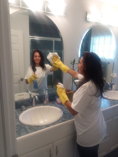 We are a profesional cieaning company, we also 0ffer cleaning for residential and comercial office.