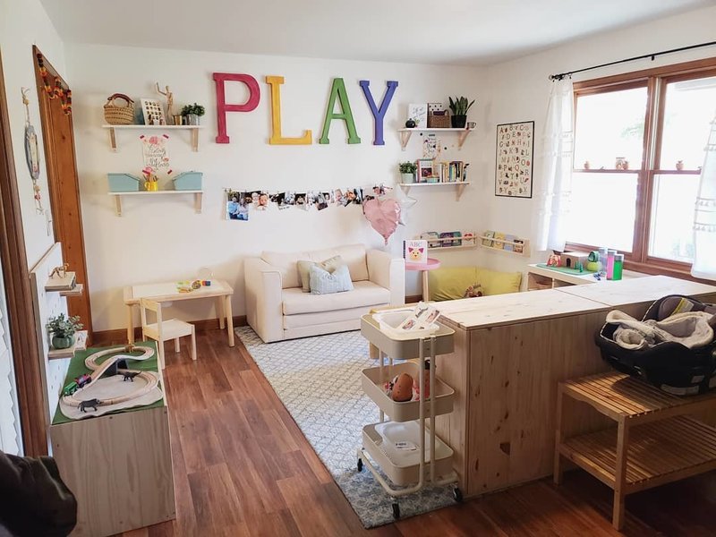 Play-school Babysitting Logo