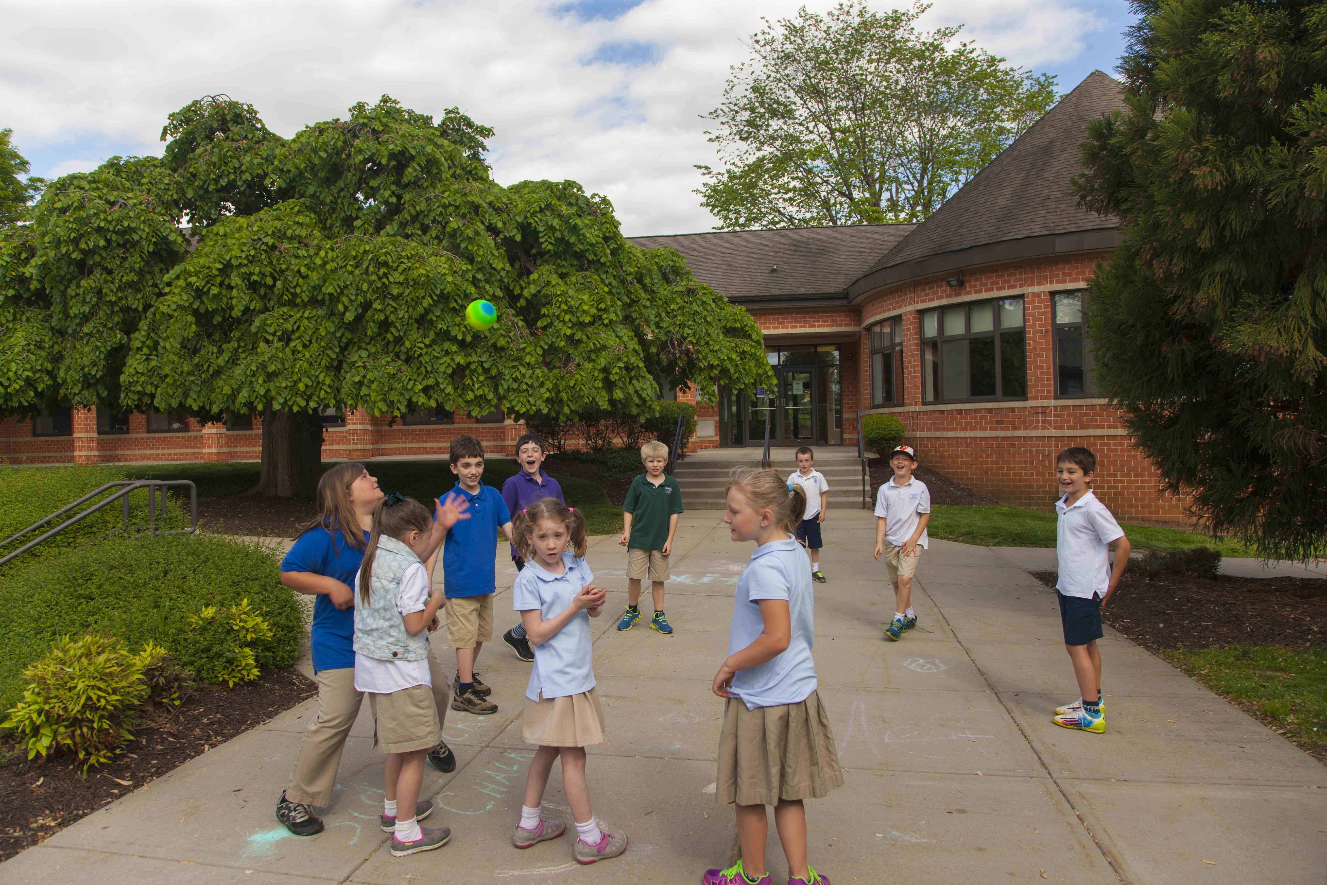 Harford Day School Logo