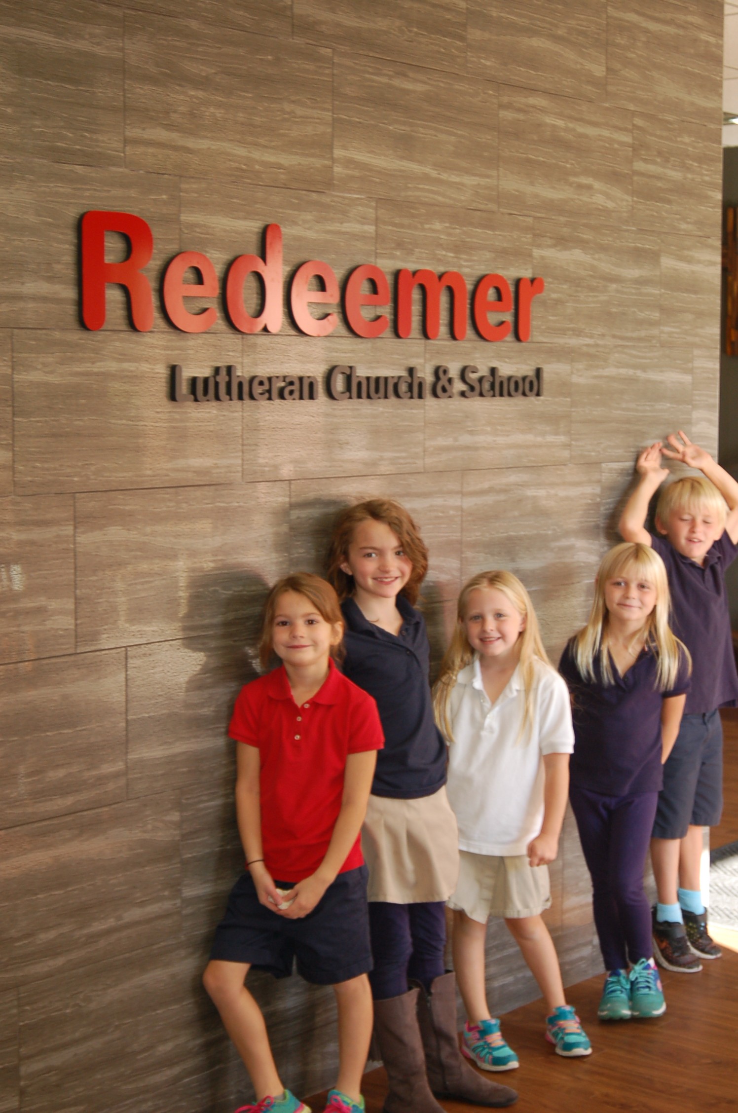 Redeemer Lutheran School Logo