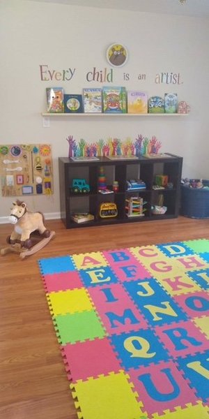 Play&learn Montessori Friendly Home Care Logo