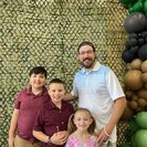 Photo for Help Out Single Dad And Three Kids It Will Be Fun!