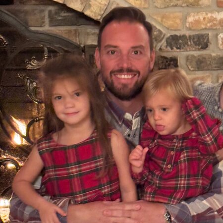 Looking For A Nanny To Build A Relationship With My Girls Ages 2 And 4. Job Is For 2 Days A  Week.